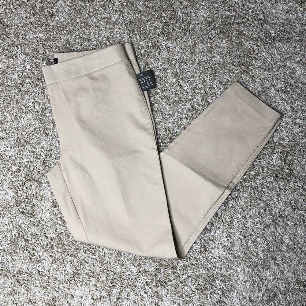 Khaki simply styled cropped pants